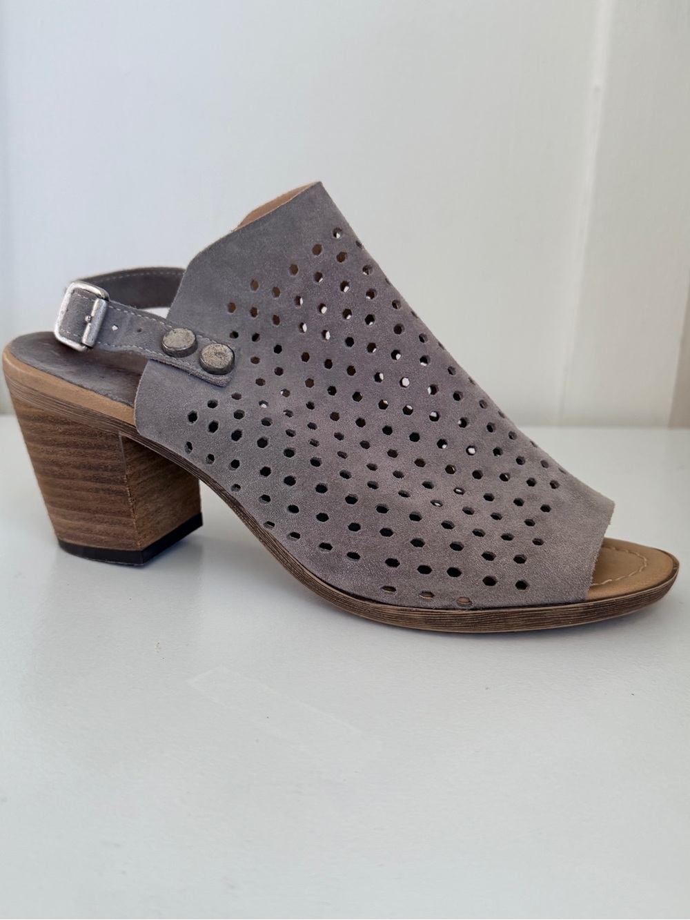 Sophia Milano Tan Suede Leather Sandals Women’s Est. 6.5 Made in Italy